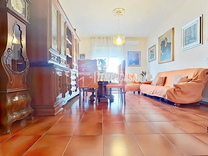 Appartamento trilocale in vendita in Via Avogadro, Seregno