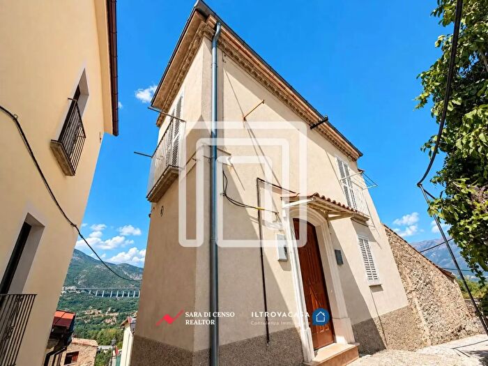 Casa bilocale in vendita in Piazza Annibale De Gasparis, Bugnara