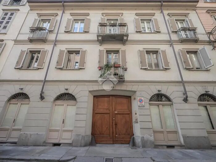 Appartamento bilocale in vendita in Via della Rocca, Torino