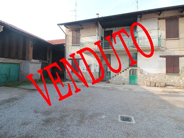 Casa quadrilocale in vendita in Via Monte Grappa, Arluno