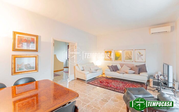 Casa con 5 locali in vendita in Via Cellini, Inveruno