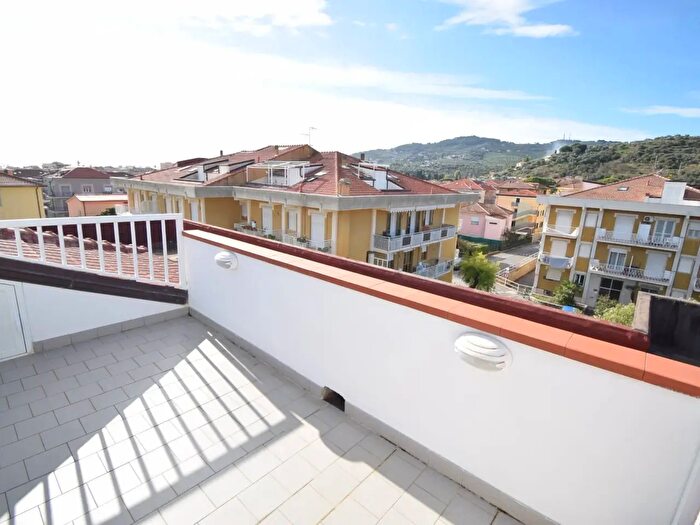 Appartamento bilocale in vendita in Via Diano Castello, Diano Marina