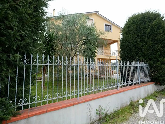 Casa con 12 locali in vendita in Via Paludi, Fermo