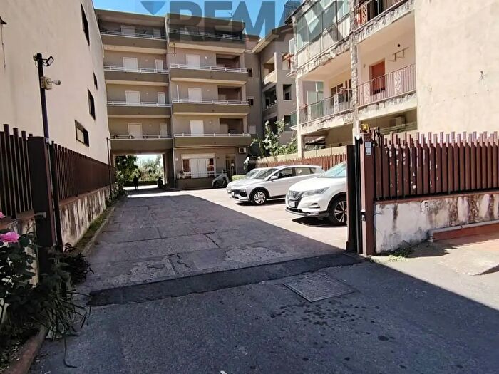 Appartamento trilocale in vendita in Via Garibaldi, Calatabiano