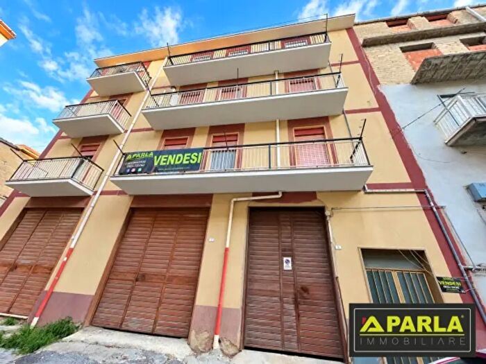 Appartamento con 6 locali in vendita in Via Nicolò Gallo, Canicatti'