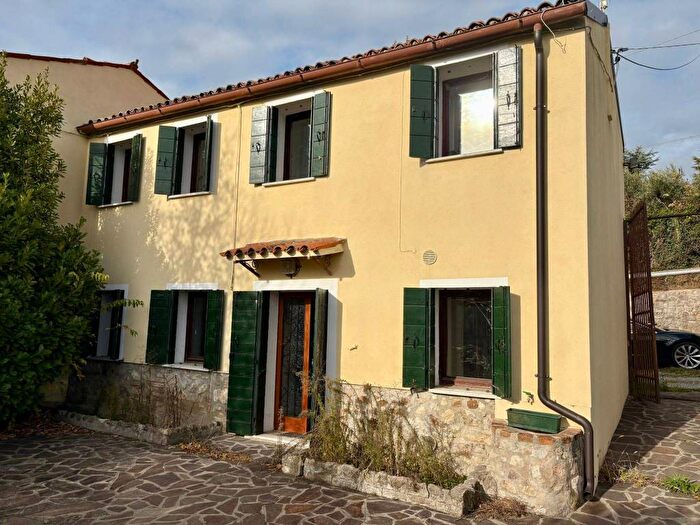 Casa quadrilocale in affitto in Via Fontanelle, Arquà Petrarca