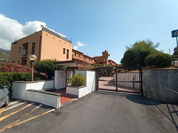 Appartamento trilocale in vendita in Via della Colletta, Arenzano