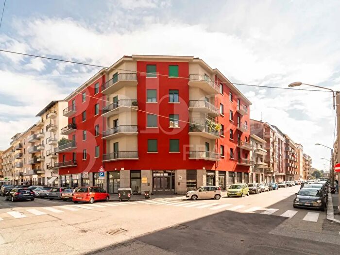 Appartamento con 5 locali in vendita in Via Montevideo, Torino