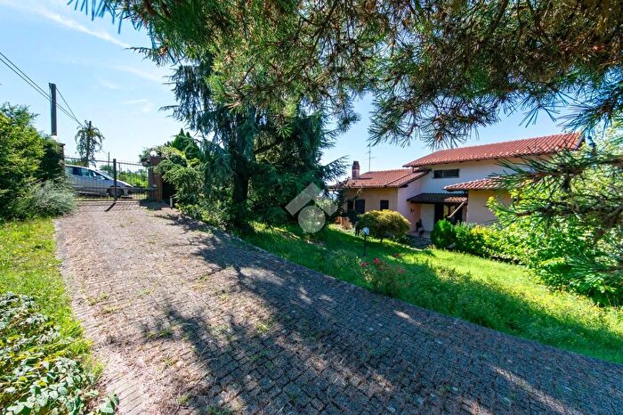 Casa con 16 locali in vendita in Strada Oliva, Casale Monferrato