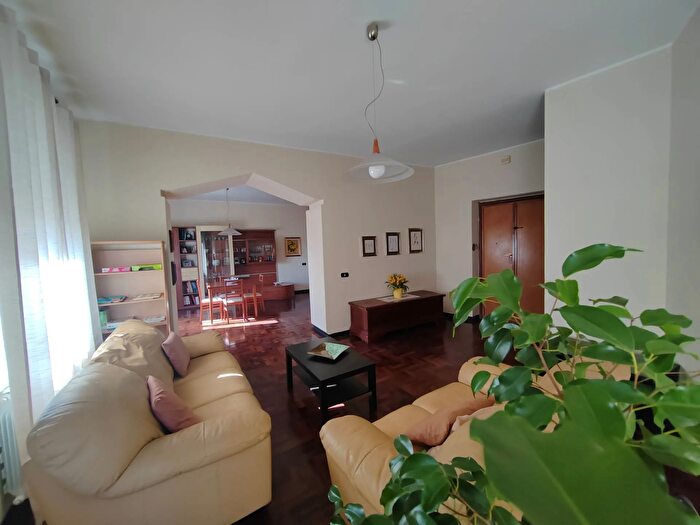 Appartamento con 8 locali in vendita in Viale Guglielmo Marconi, Frosinone