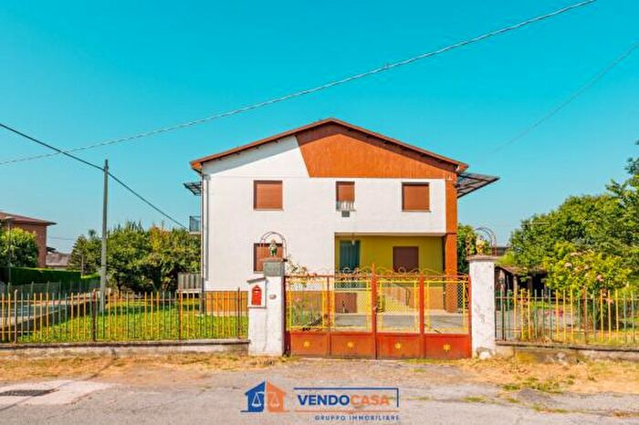 Casa con 6 locali in vendita in Via Vittorio Veneto, Montanera