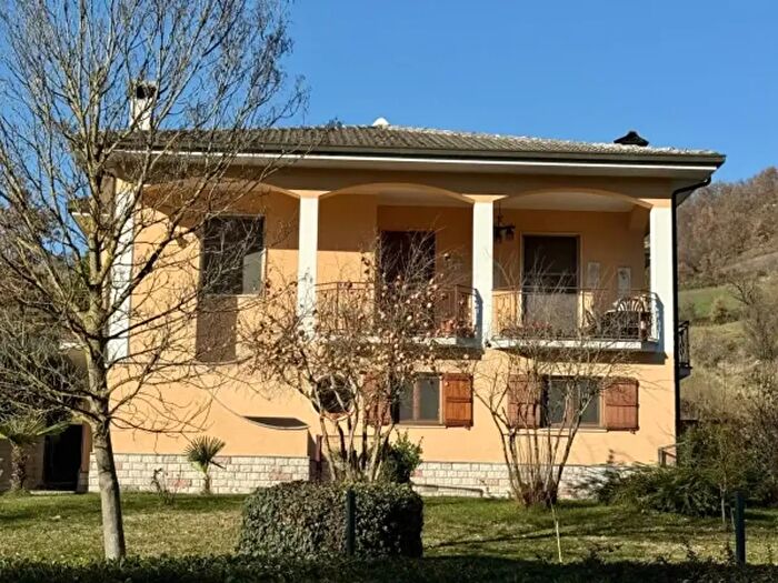 Casa con 6 locali in vendita in Frazione Ca Fracce, Montesegale