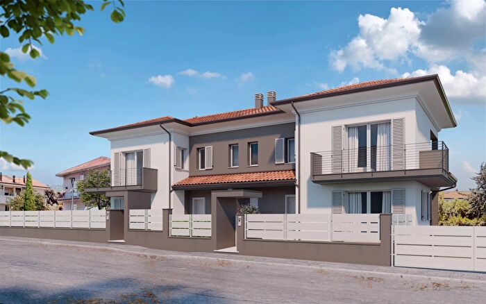 Casa con 7 locali in vendita in Verucchio