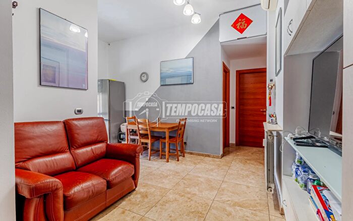 Appartamento trilocale in vendita in Via Benaco, Milano