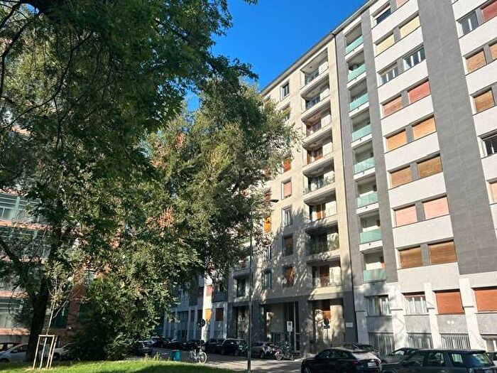 Appartamento trilocale in affitto in Via Luca Comerio, Sempione, Milano