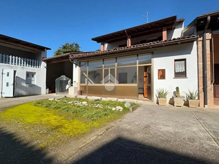 Casa trilocale in vendita in Via Angelo Zanoni, Izano