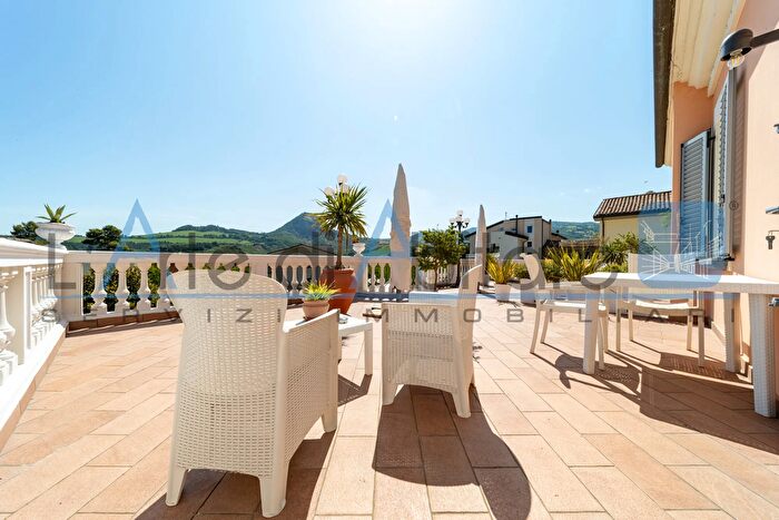 Casa con 10 locali in vendita in Via IV Novembre, Novafeltria