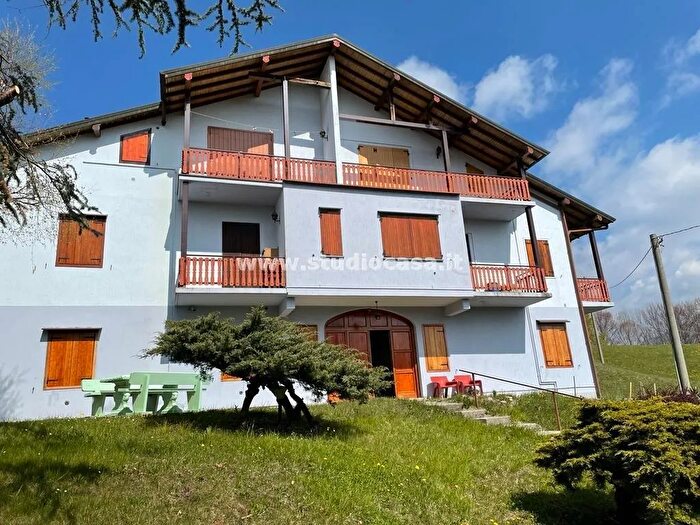 Appartamento trilocale in vendita in Via Castello, Zogno