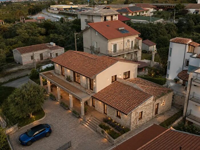 Casa con 10 locali in vendita in Contrada Torrecandele, SantAgata Di Militello