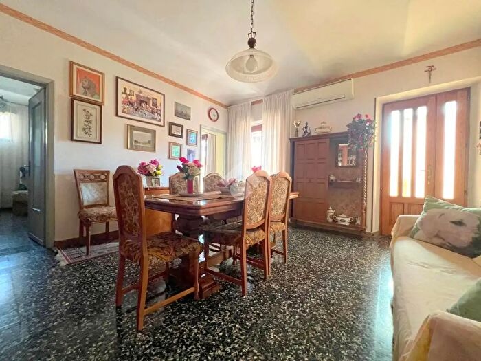 Appartamento quadrilocale in vendita in Viale Pilone, Asti