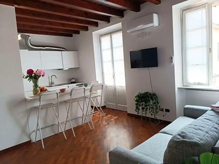Appartamento bilocale in affitto in Via Giovio, Como