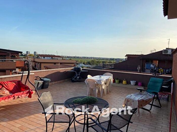 Appartamento trilocale in vendita in Via Lacedonia, Roma