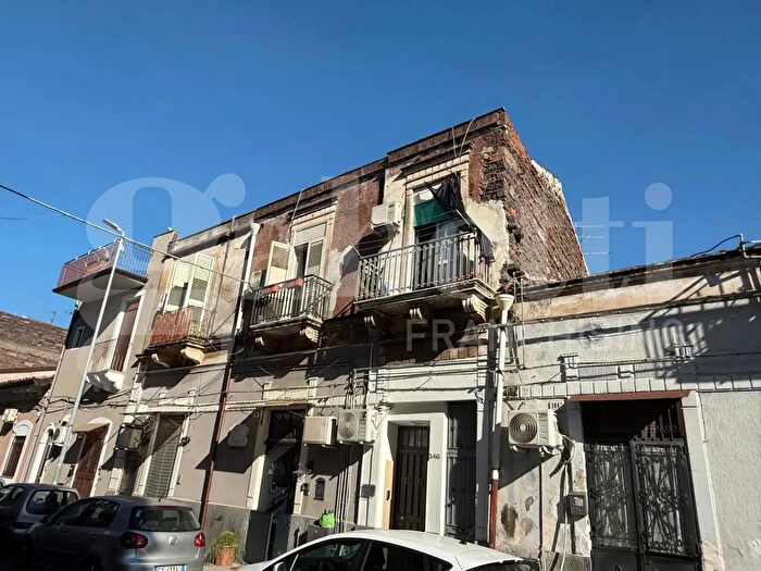 Appartamento con 5 locali in vendita in Via Caduti del Lavoro, Catania