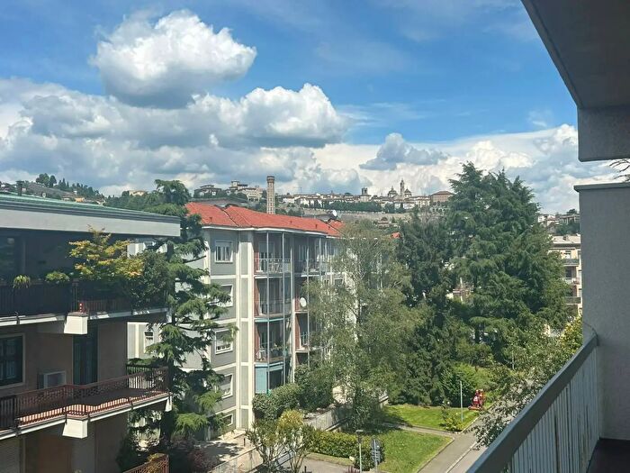 Appartamento trilocale in vendita in Innocenzo XI, Bergamo