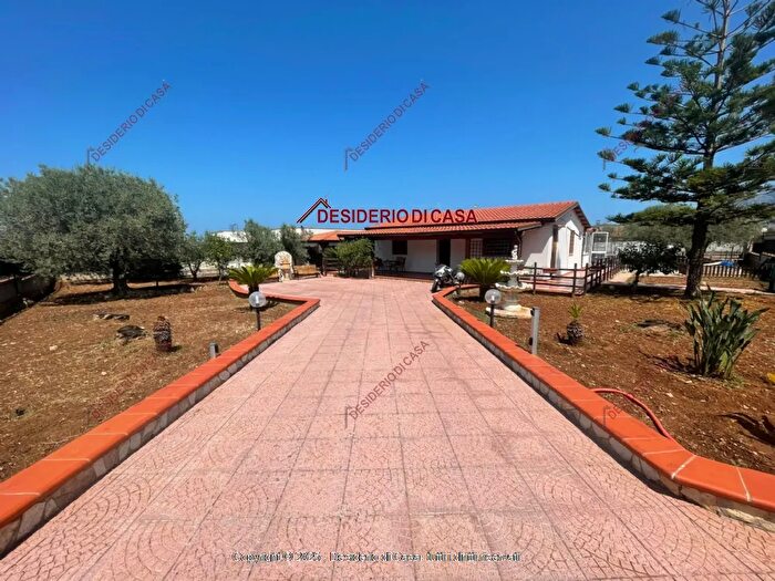 Casa con 5 locali in vendita in Via Chiovaro Carini Palermo Sicilia Italia, Carini