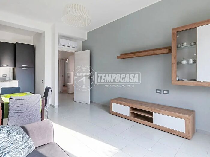 Appartamento trilocale in affitto in Via Angelo Masina, Milano