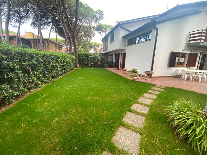 Casa quadrilocale in affitto in Viale John Fitzgerald Kennedy, Rocchette Roccamare Riva del Sole, Castiglione della Pescaia