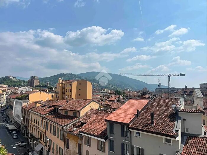 Appartamento quadrilocale in vendita in Brescia