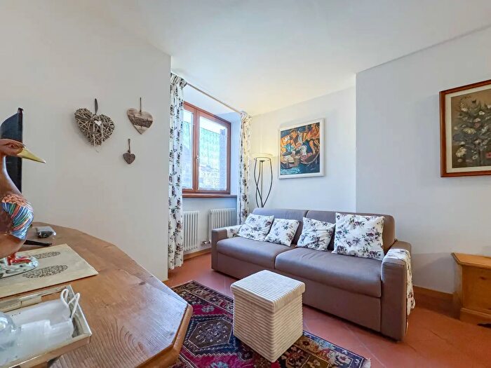 Appartamento con 16 locali in vendita in Via Peller, Ville dAnaunia