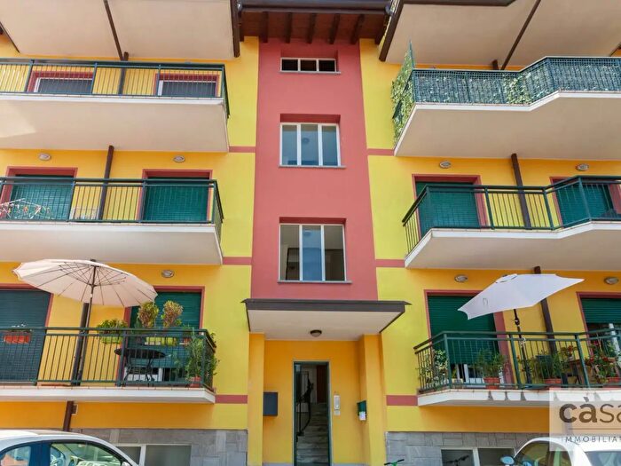 Appartamento trilocale in vendita in Via Ca' Zena, Induno Olona