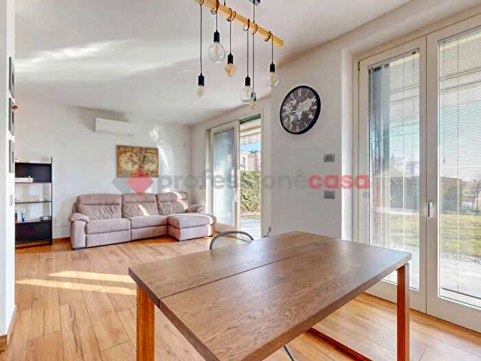 Casa con 5 locali in vendita in Via Torino, Gessate