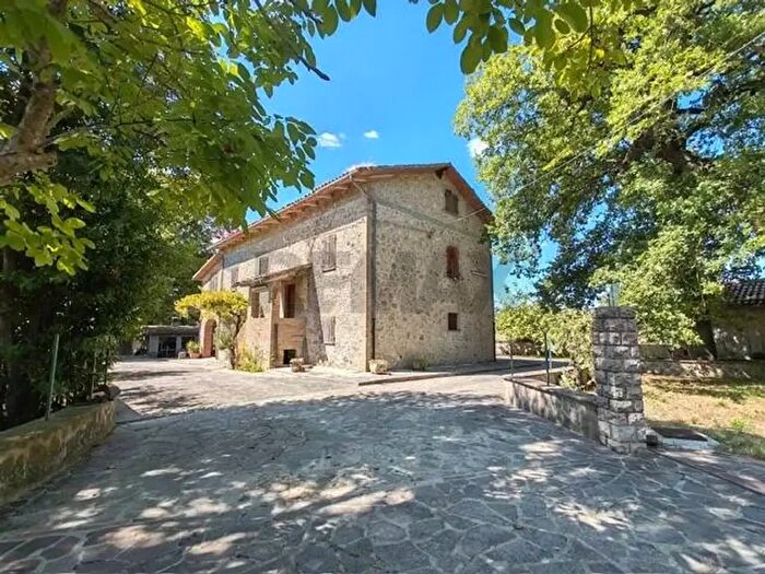 Casa con 11 locali in vendita in Vocabolo Meleto b, Avigliano Umbro