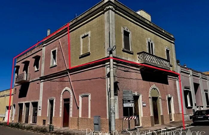 Casa con 10 locali in vendita in Via Mazzini Ugento Centro Storico Residenziale, Ugento