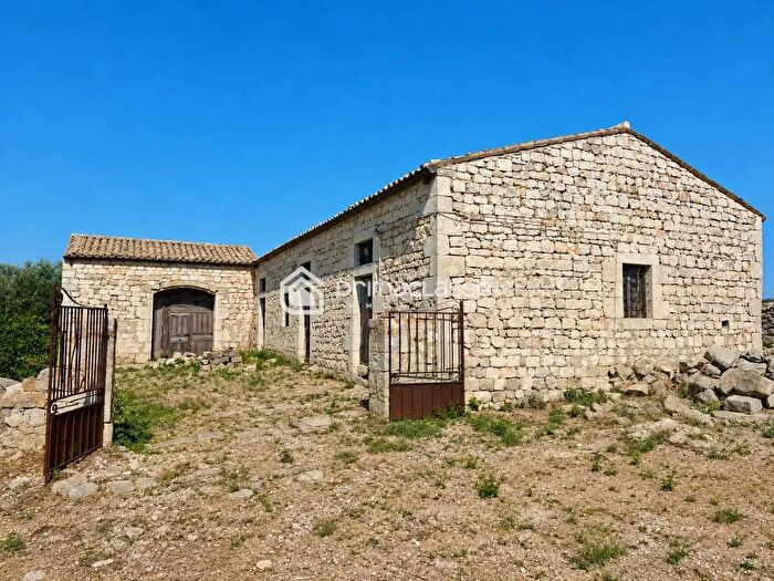 Casa con 5 locali in vendita in Modica