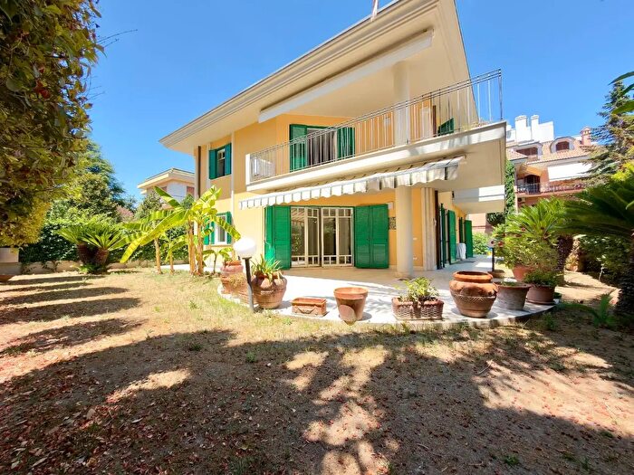 Appartamento con 5 locali in vendita in Via Trento, San Benedetto Del Tronto
