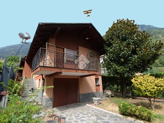Casa quadrilocale in vendita in Via Giovanni Binel, Donnas