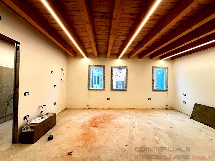 Casa con 5 locali in affitto in Via P E Venturini Sottomarina Chioggia Ve, Chioggia