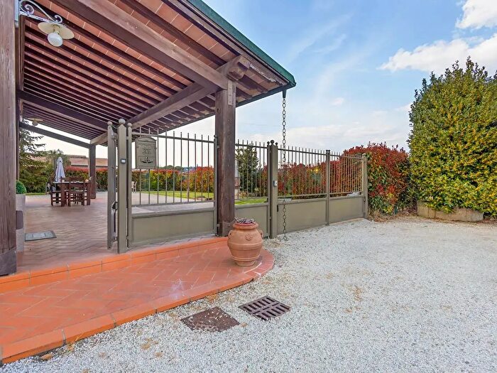 Casa con 8 locali in vendita in Castelfranco Di Sotto