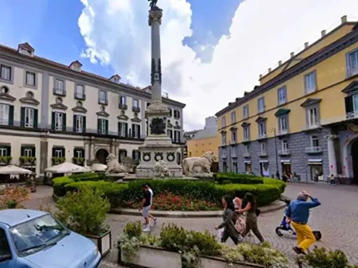 Appartamento quadrilocale in vendita in Piazza dei Martiri, Napoli