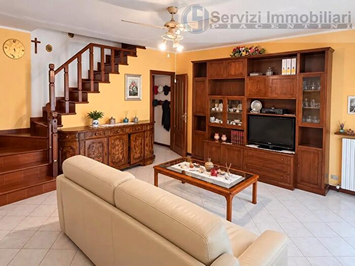 Casa con 5 locali in vendita in Podenzano