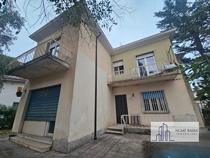 Appartamento con 6 locali in vendita in Via Campania, Rimini