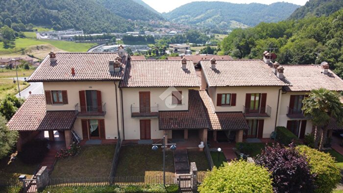 Casa quadrilocale in vendita in Via Guglielmo Marconi, Adrara San Martino