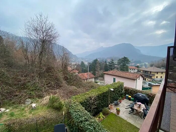 Appartamento bilocale in vendita in Via Scuri, Asso