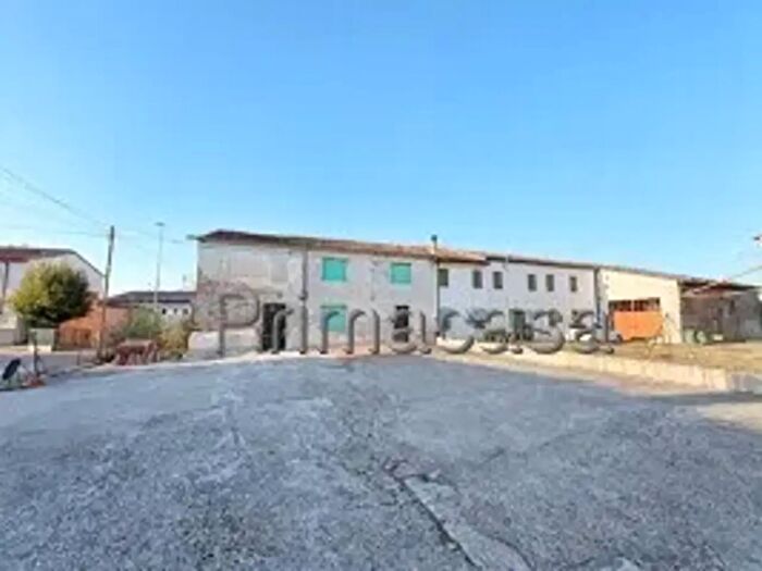 Casa con 8 locali in vendita in Via Casa Alta, Nogara
