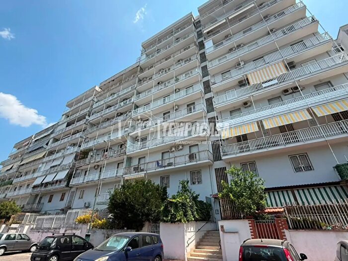 Appartamento quadrilocale in vendita in Via Galileo Galilei, Napoli