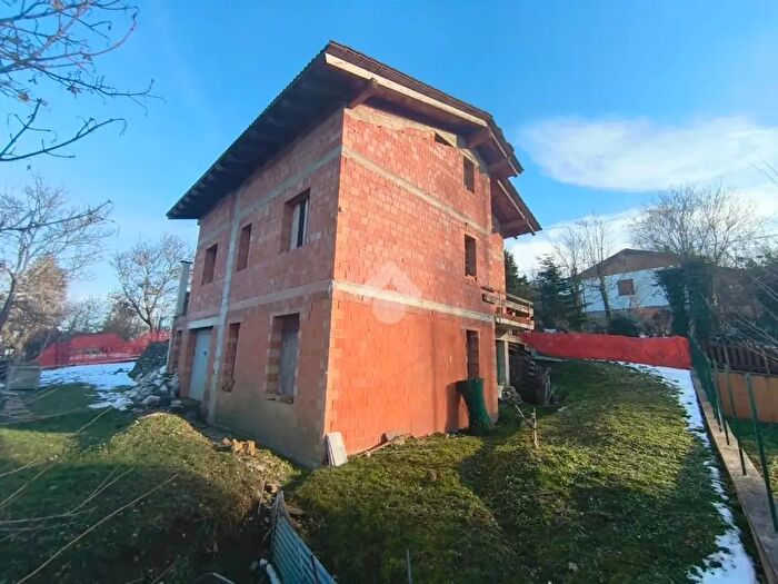 Casa con 5 locali in vendita in Via Monte, San Benedetto Val Di Sambro